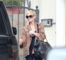 http://celebrity-bags.com/chanel/ashlee-simpson-with-chanel-vintage-overnight