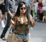 http://celebrity-bags.com/celebrity_bags/snooki-with-gucci-sukey-tote-bag