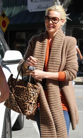 Katherine Heigl and her Valentino Leopard Tote | Celebrity Bags